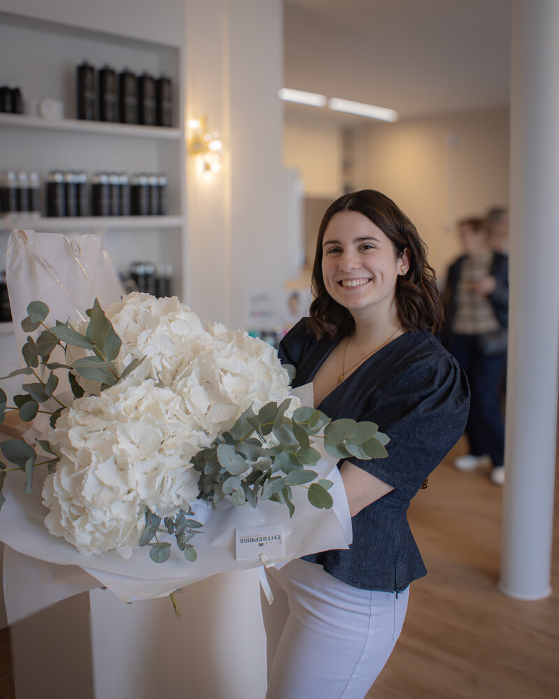 Portrait de Marianne Debauche, coiffeuse et fondatrice du salon